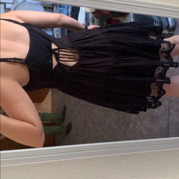 Dress - Picture 3 of 4